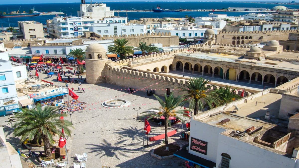 Discover Tunisian Heritage, History , Scenic Villages and skifa kahla