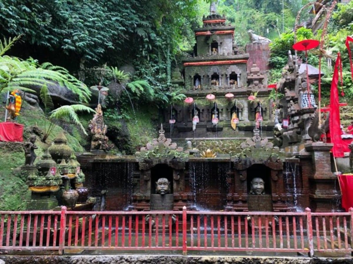 Spiritual Awakening in Bali – Purification, Temple & Palm Reading Experience