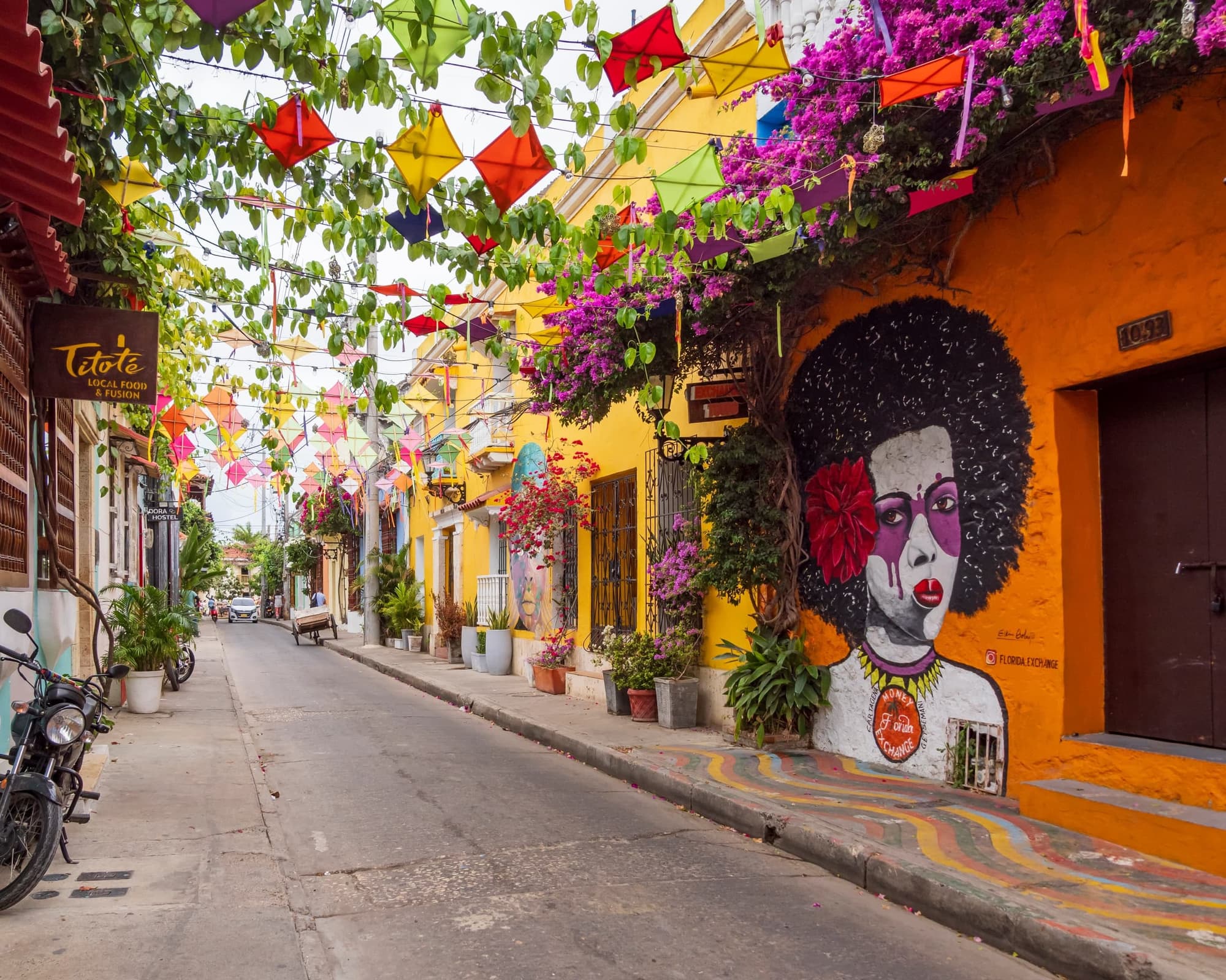 Cartagena Entre Amigas: Historia, Mar y Atardeceres Inolvidables