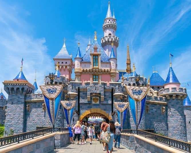 DUAL: Disney + Universal Studios