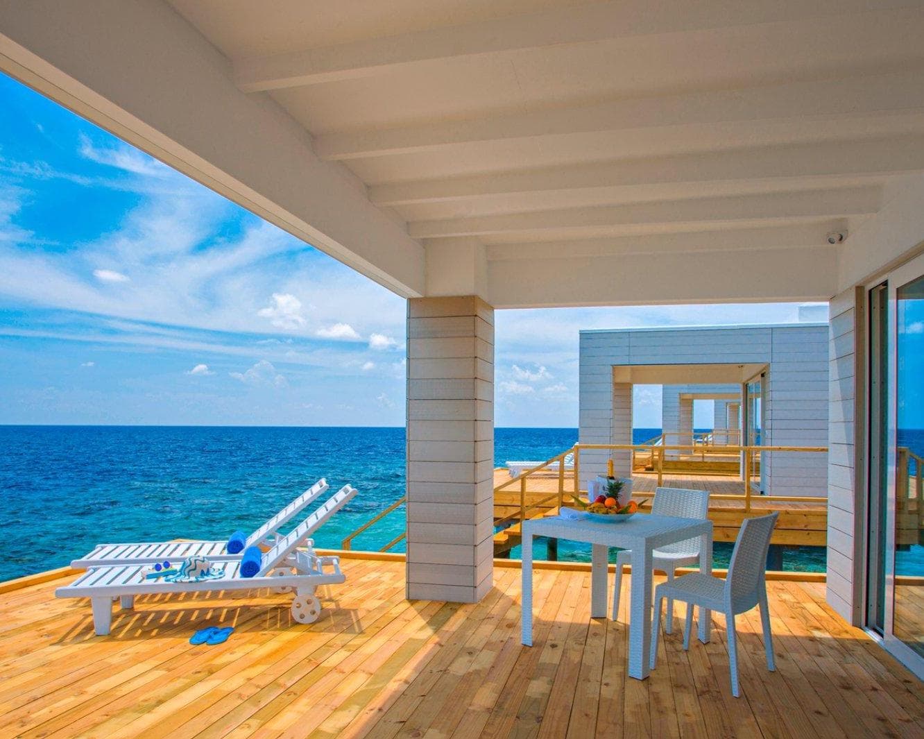 MALDIVE: SEACLUB SANDIES BATHALA RESORT