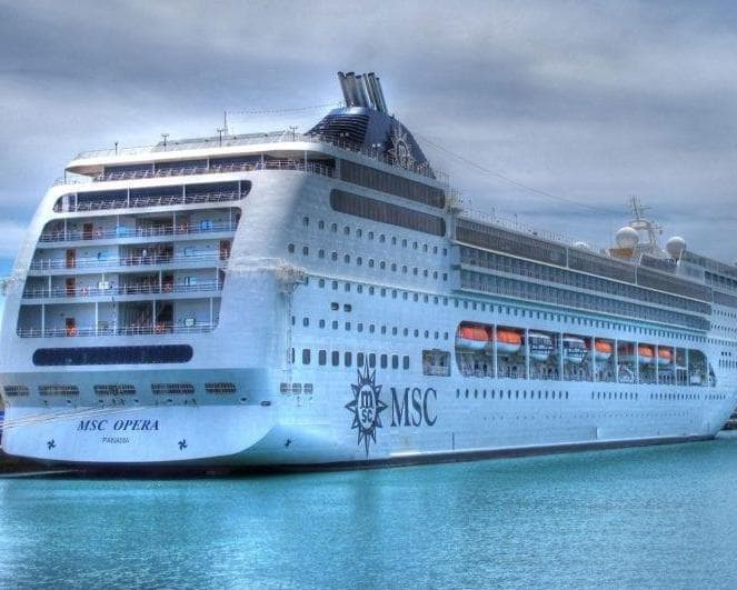 MSC Virtuosa de MSC Cruises/ Dubai saliendo el 08 de Enero 2022
