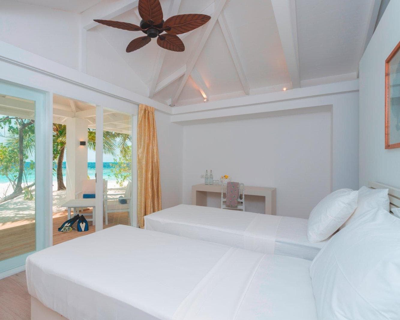 MALDIVE: SEACLUB SANDIES BATHALA RESORT