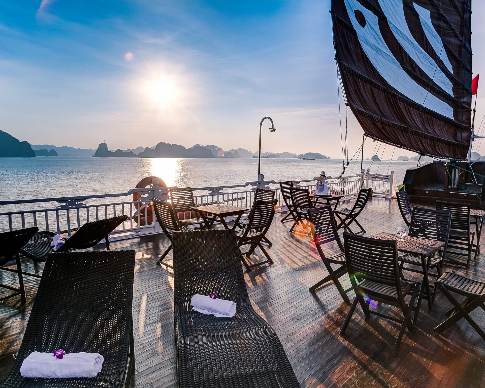 Kreuzfahrt mit der Dschunke durch die Halong Bucht (2 Nächte)