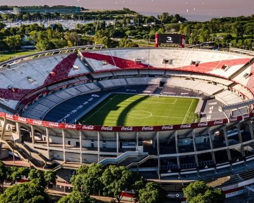Enjoy the passion of the Superclásico: Boca vs River 