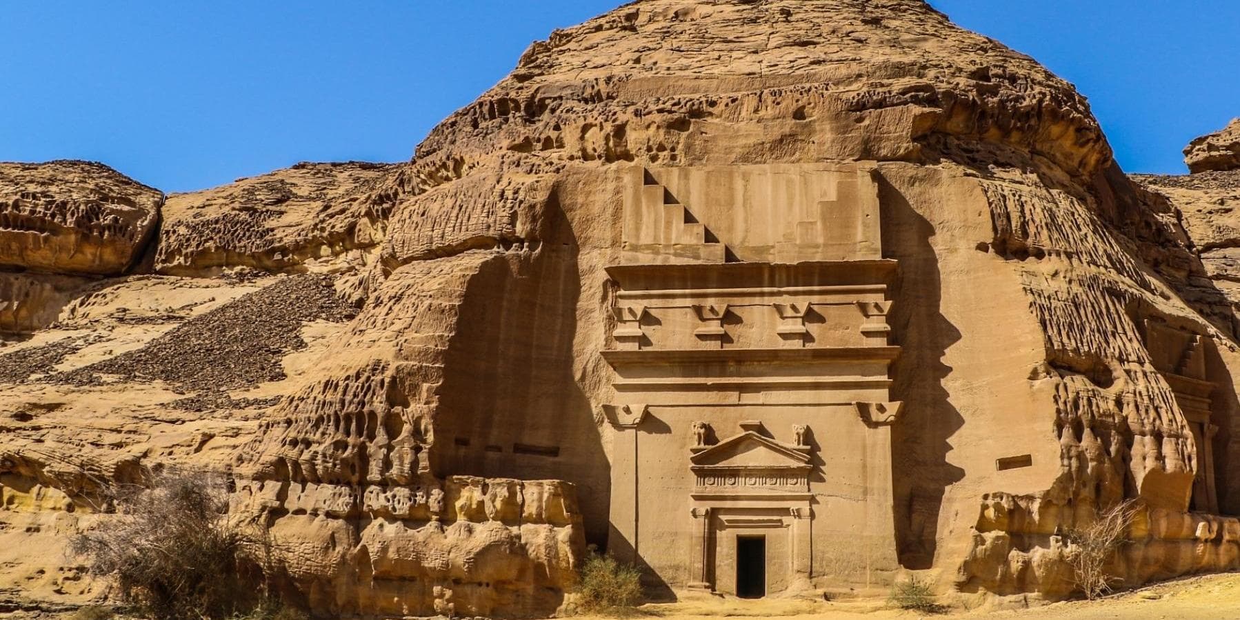 DAY 6: WEDNSDAY - AL ULA – MADA’IN SALEH – MADINAH (330 Km)