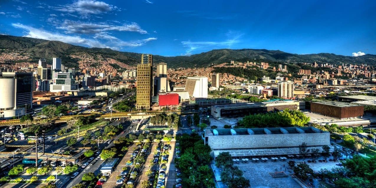 DÍA 4 • BOGOTÁ - MEDELLÍN 