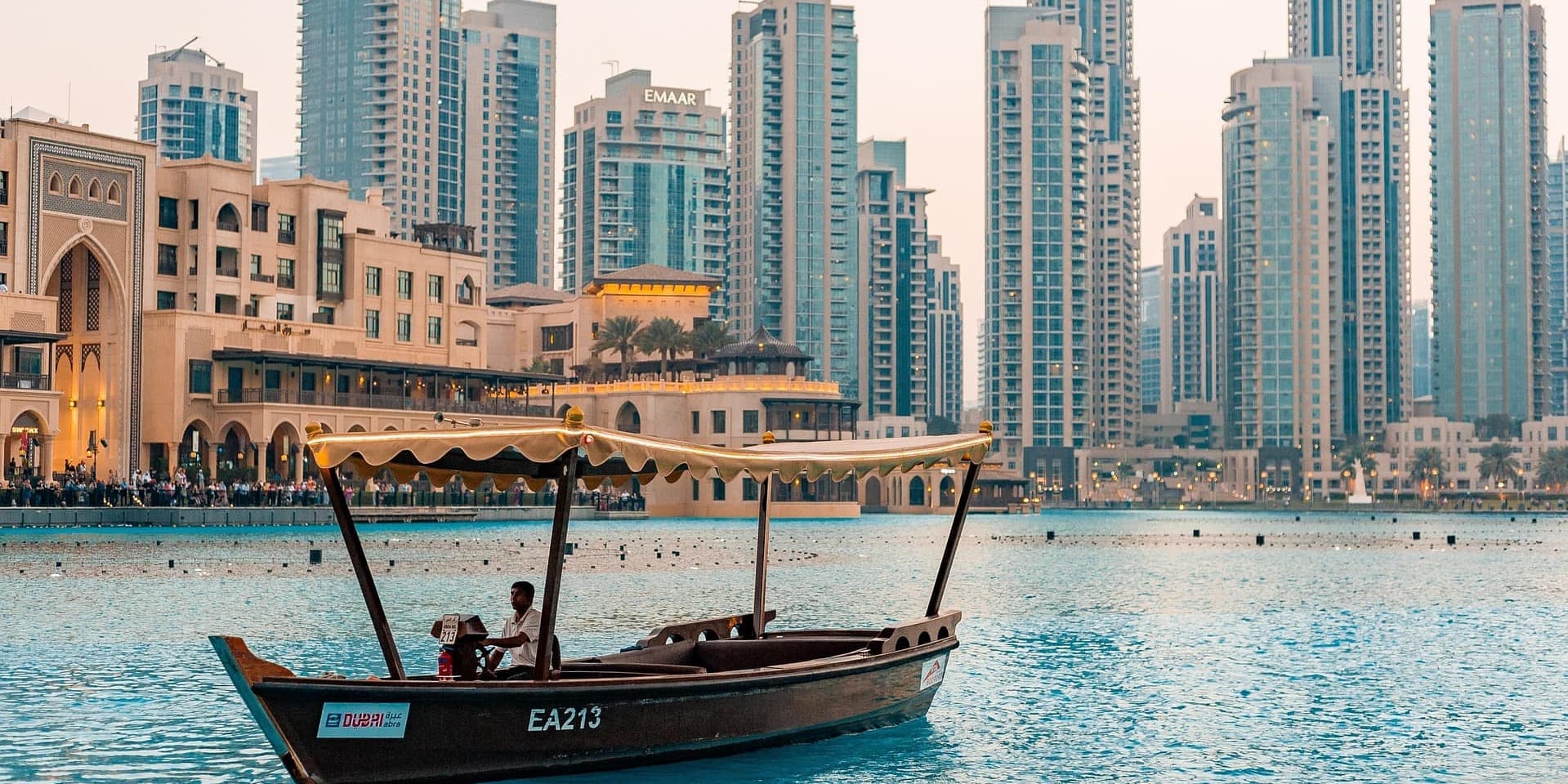 Dia 12 | Dubái, entre arenas antiguas y cristales modernos 