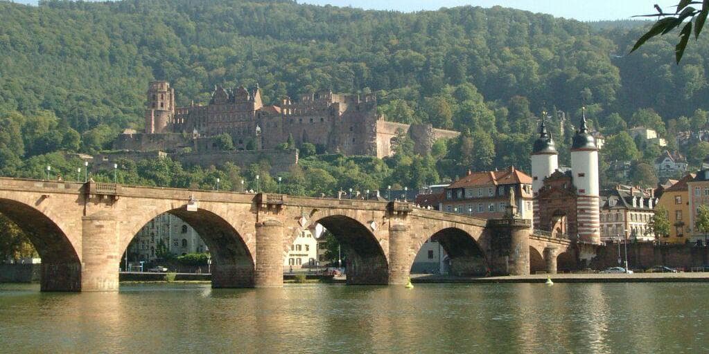 DÍA 9 FRANKFURT • HEIDELBERG • SELVA NEGRA • ZÚRICH (Domingo) 