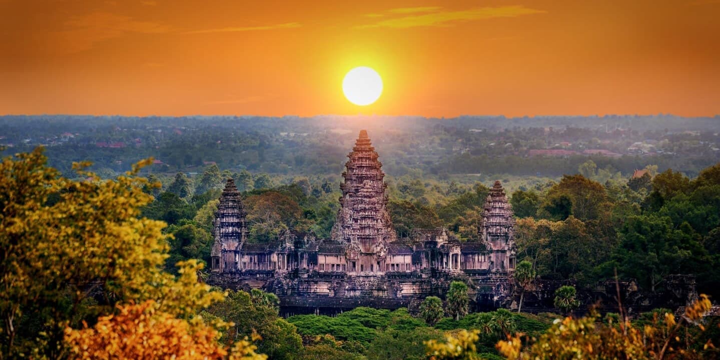 DÍA 9 • BAHÍA DE HALONG - HANÓI - SIEM REAP 