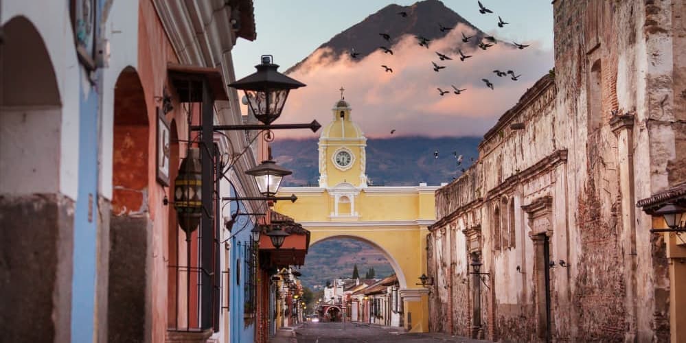 DÍA 1 • CIUDAD DE GUATEMALA – ANTIGUA GUATEMALA