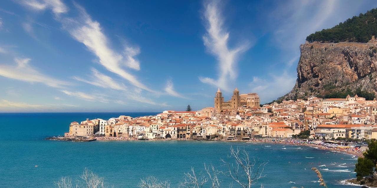 3°GIORNO: Giovedì: CEFALÙ - CATANIA (hotel a Catania)