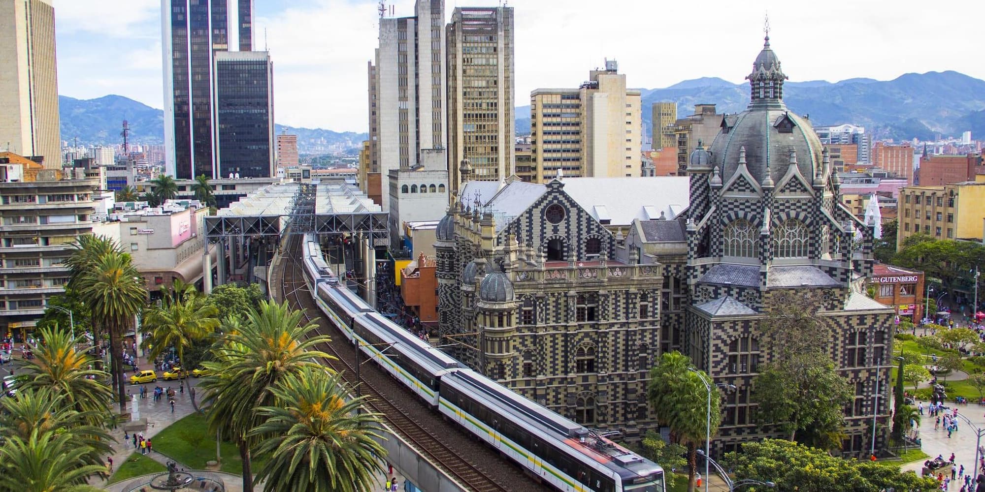 DÍA 3 • BOGOTÁ - MEDELLÍN 