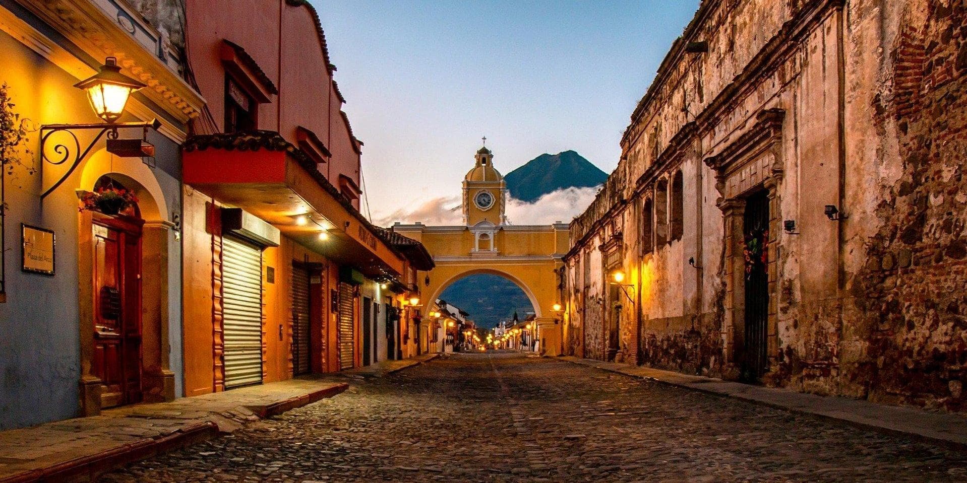 DÍA 1 • CIUDAD DE GUATEMALA - ANTIGUA GUATEMALA