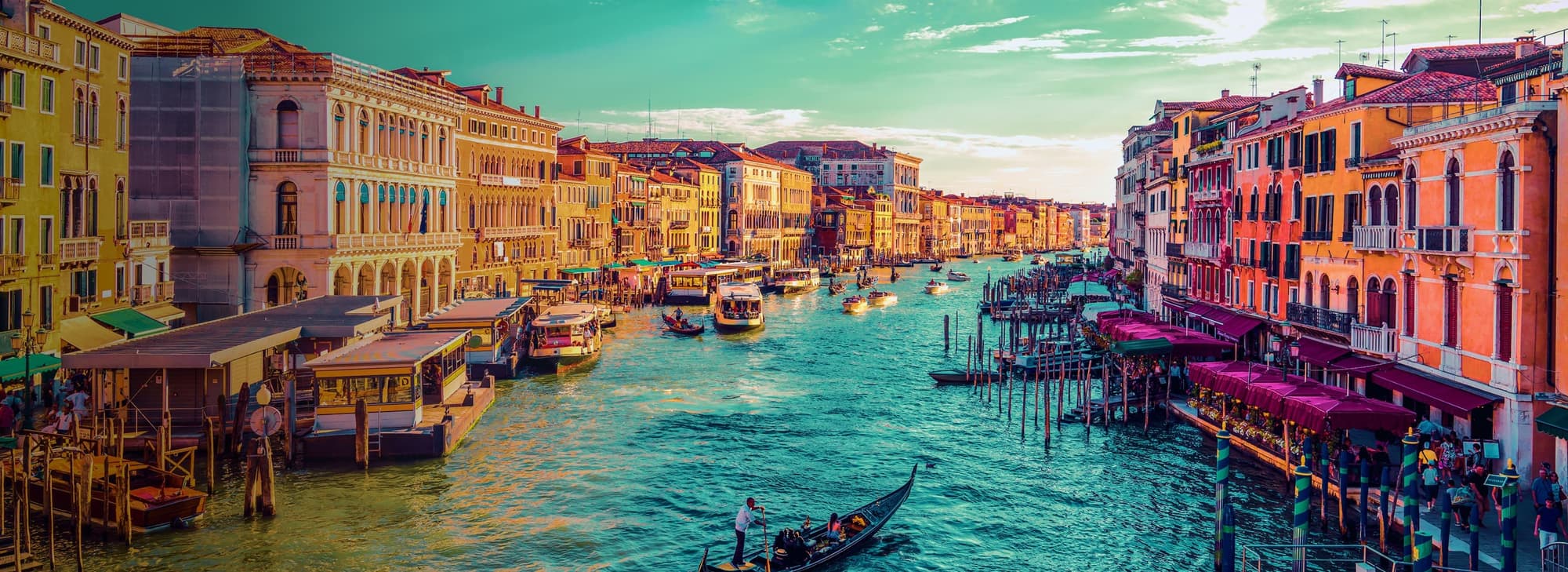 Venecia con edificios coloridos