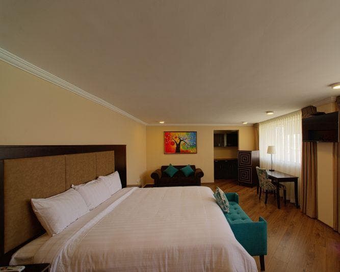 QUINDELOMA ART HOTEL & GALLERY