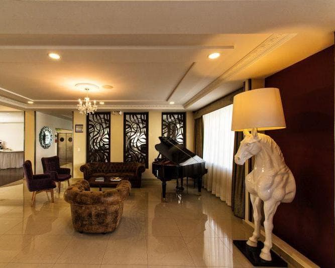 QUINDELOMA ART HOTEL & GALLERY