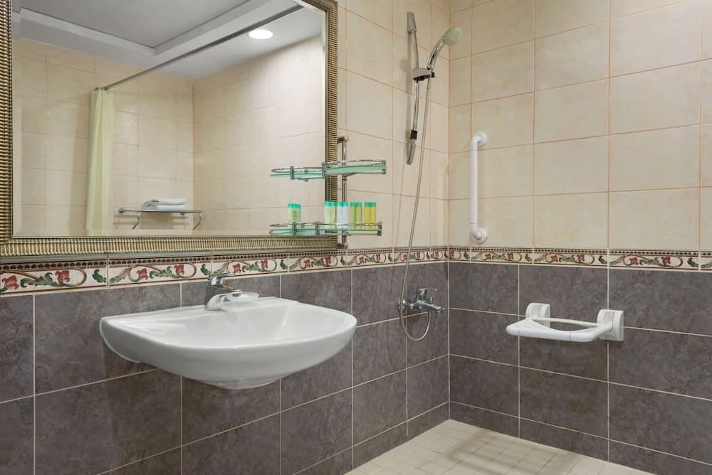 Howard Johnson Plaza By Wyndham Dubai Deira