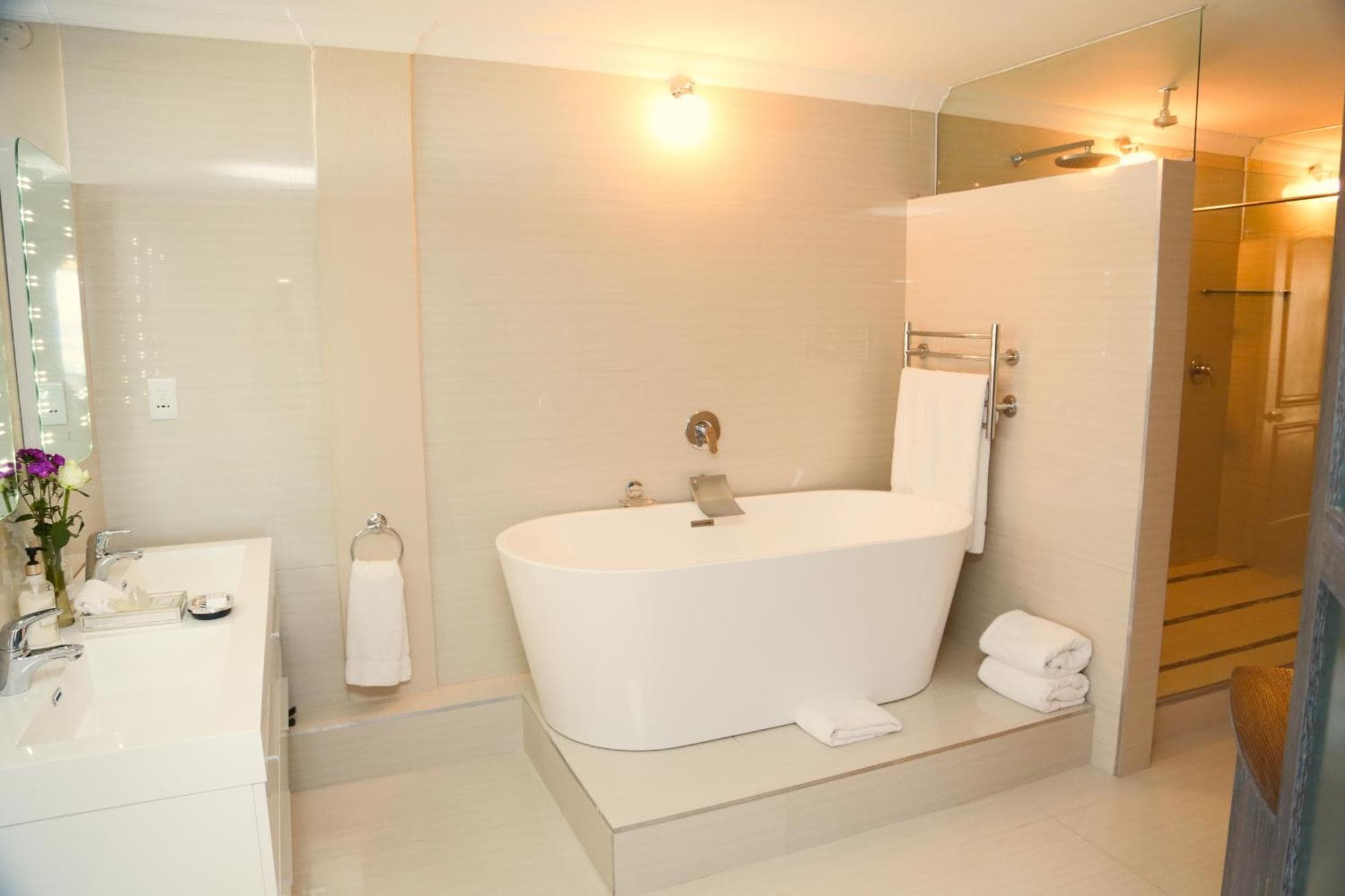 Misty Waves Boutique Hotel