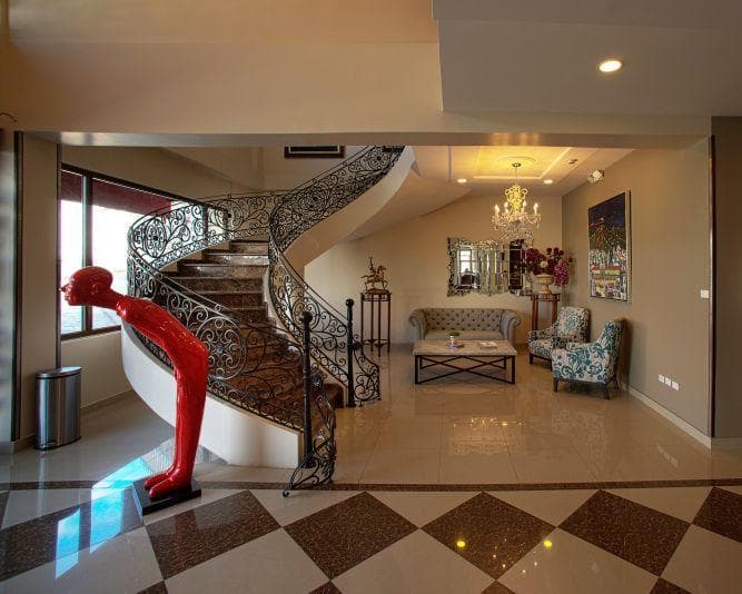 QUINDELOMA ART HOTEL & GALLERY