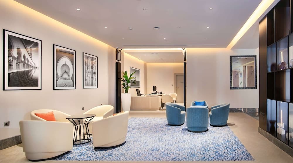 Radisson Blu Hotel & Resort, Abu Dhabi Corniche 2021/2022