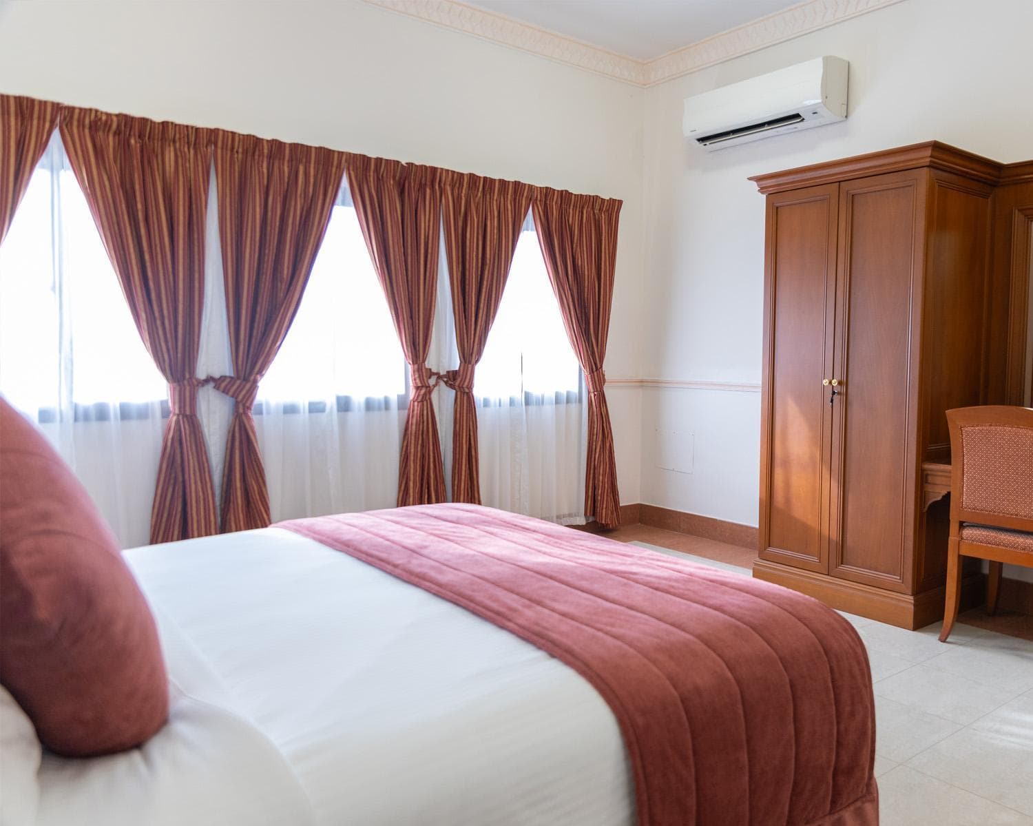 Al Shatti Villas