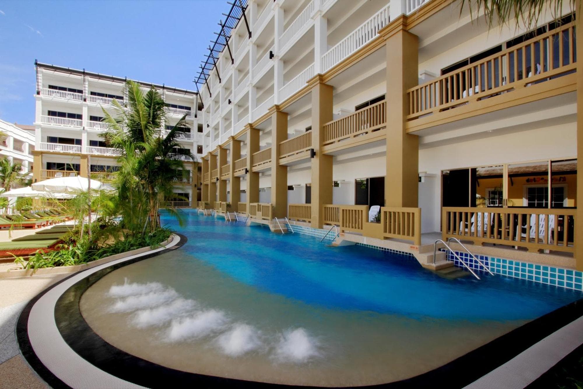 Kata Sea Breeze Resort - SHA Plus