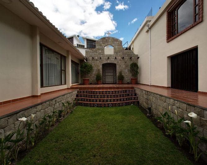 QUINDELOMA ART HOTEL & GALLERY
