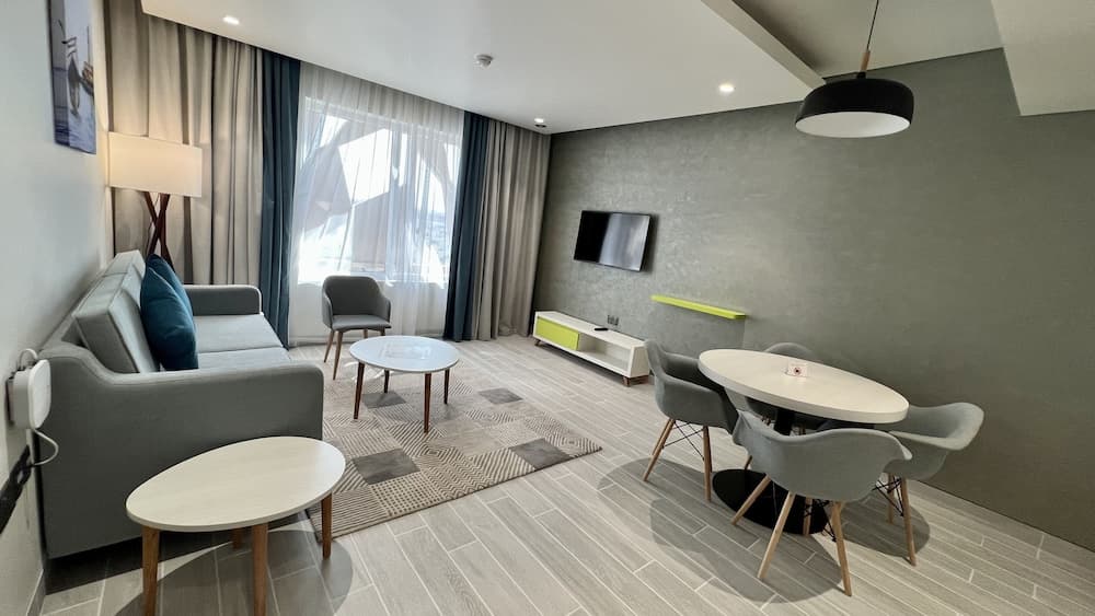 Citadines Al Ghubrah Muscat, Room