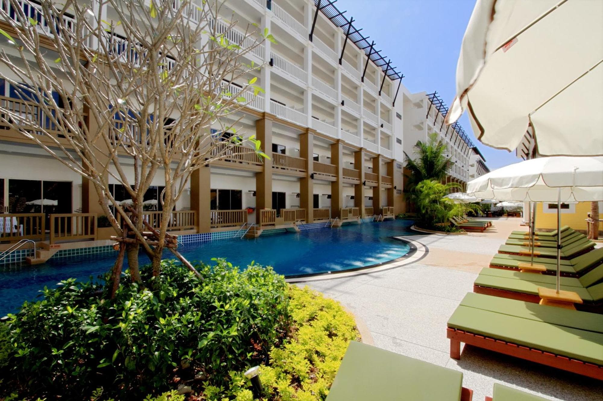 Kata Sea Breeze Resort - SHA Plus