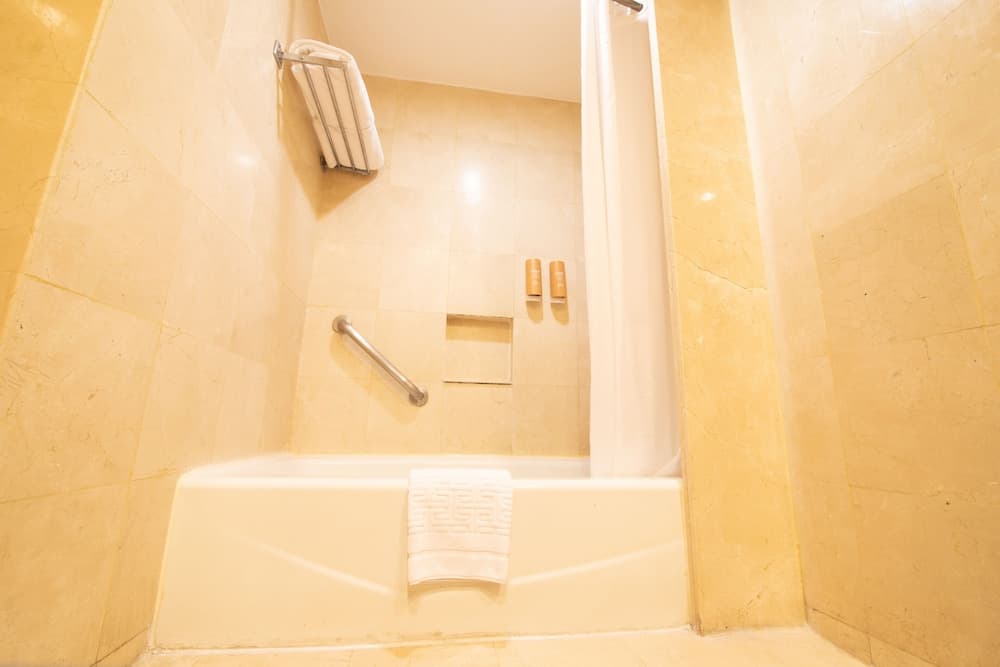 *Hotel Emporio Acapulco