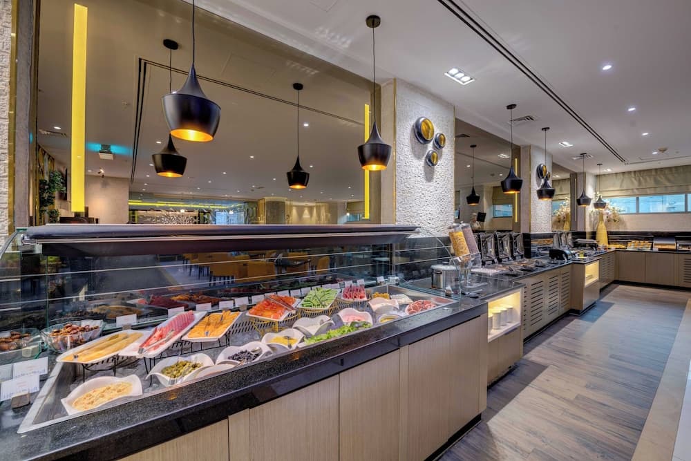 Howard Johnson Plaza By Wyndham Dubai Deira
