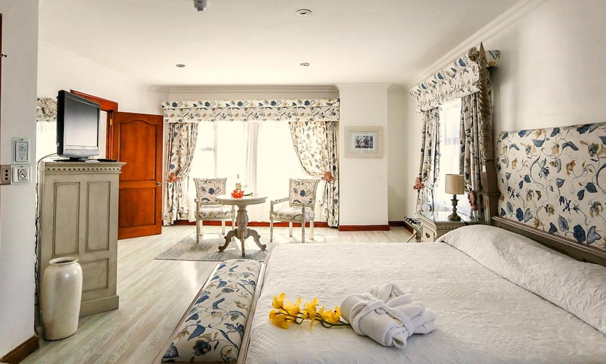 Misty Waves Boutique Hotel