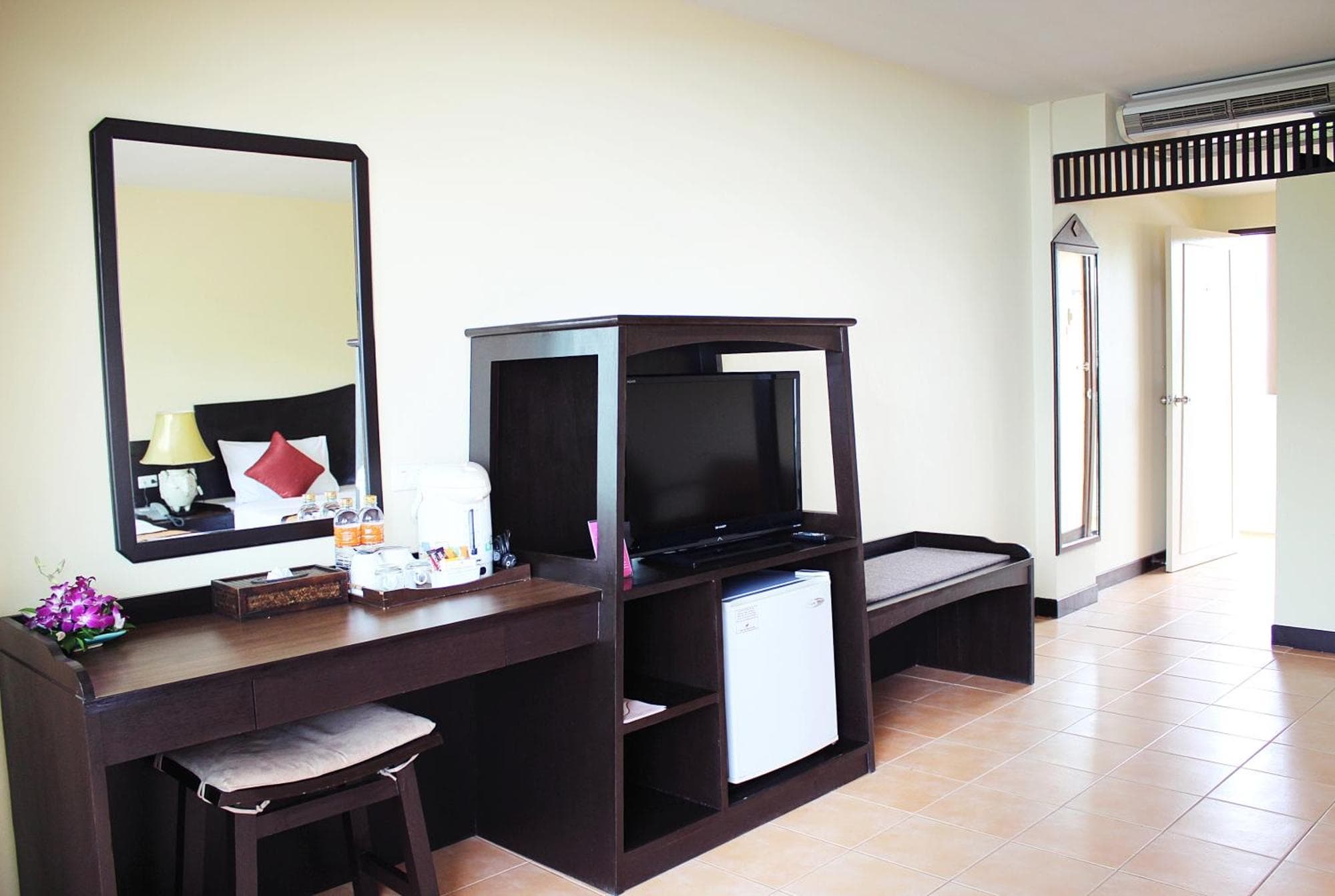 Kata Sea Breeze Resort - SHA Plus