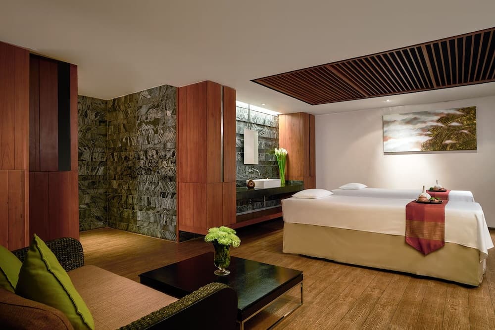 JC Kevin Sathorn Bangkok Hotel, Exterior