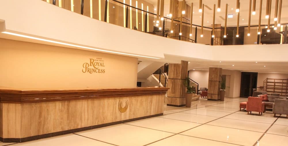 Hotel Royal Princess, Reception