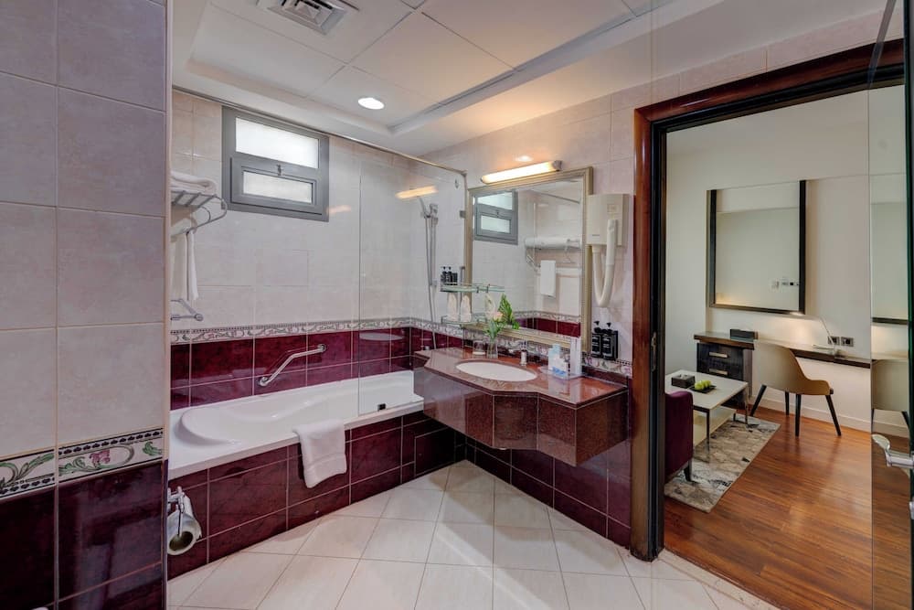 Howard Johnson Plaza By Wyndham Dubai Deira