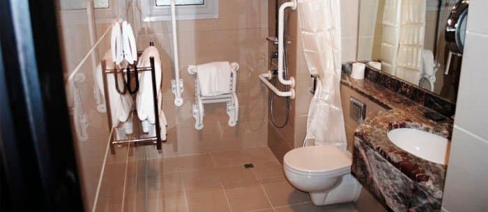 Raviz Center Point Dubai Hotel