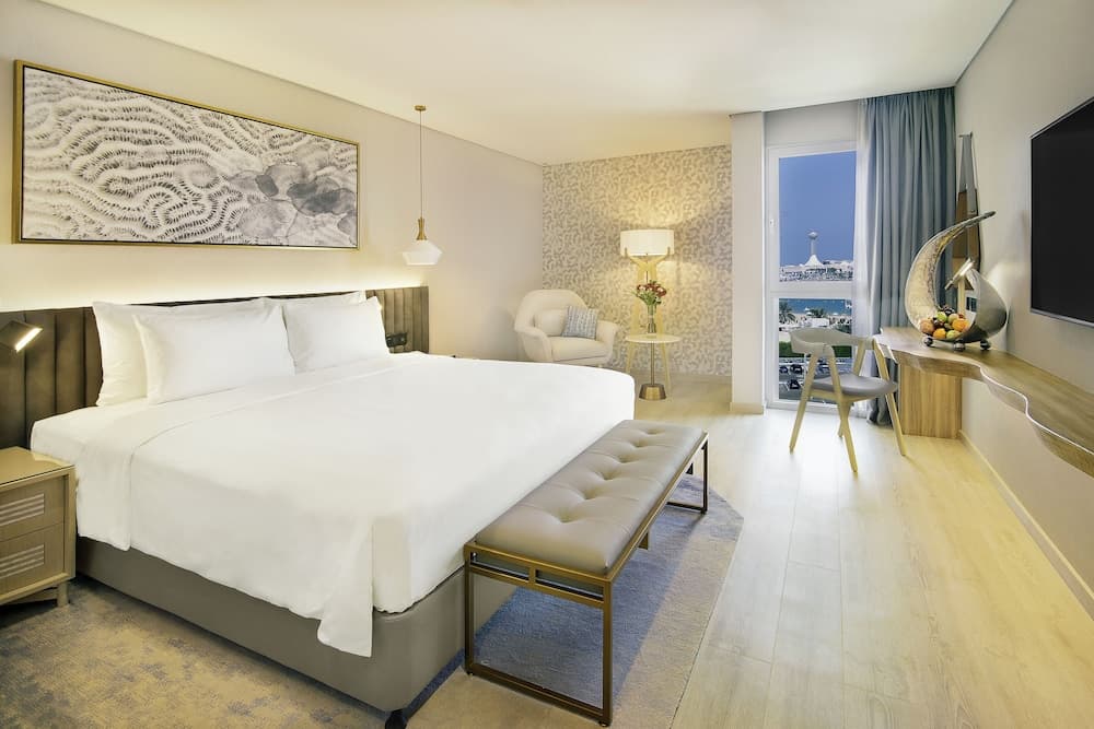 Radisson Blu Hotel & Resort, Abu Dhabi Corniche 2021/2022