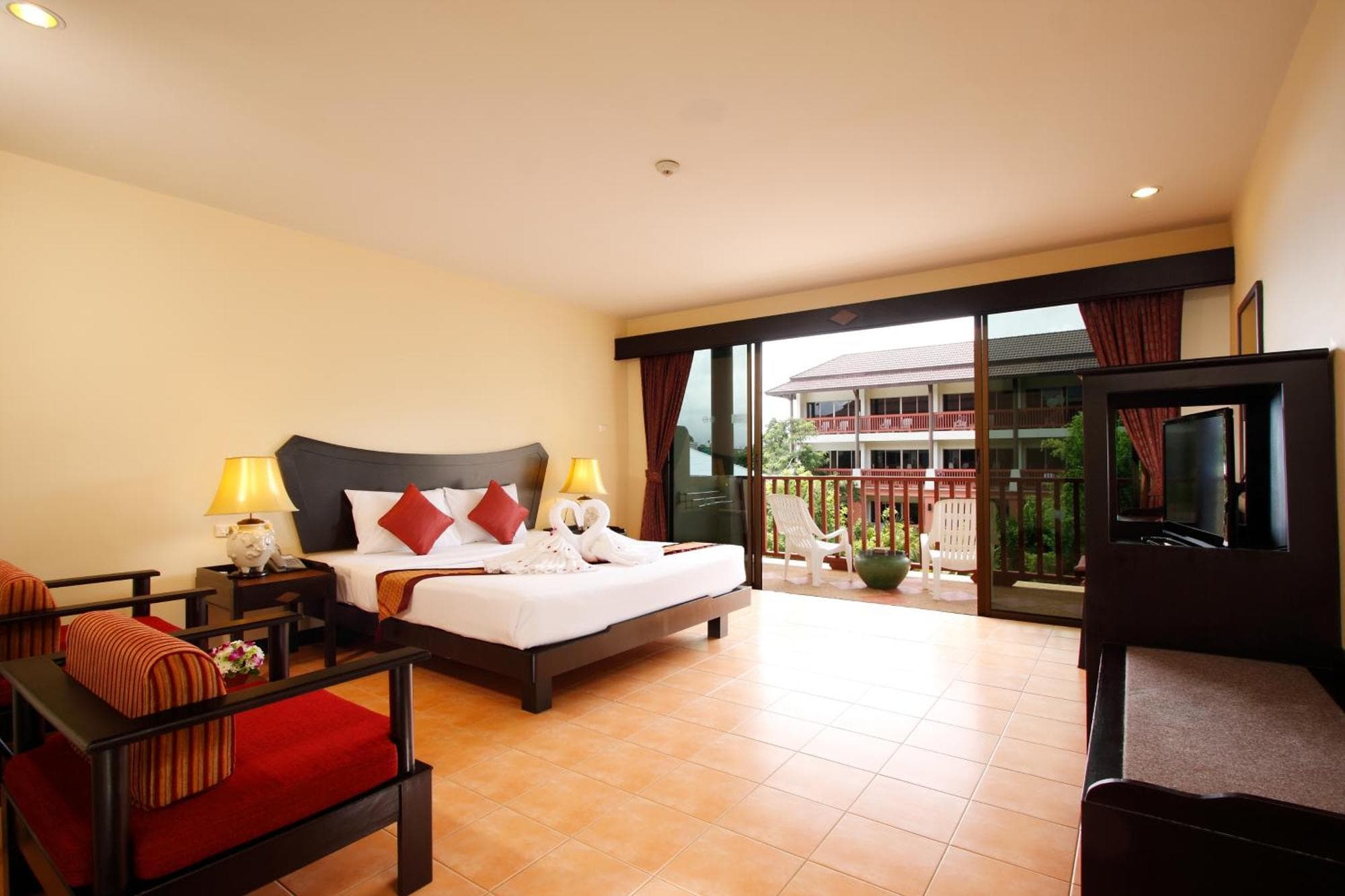 Kata Sea Breeze Resort - SHA Plus