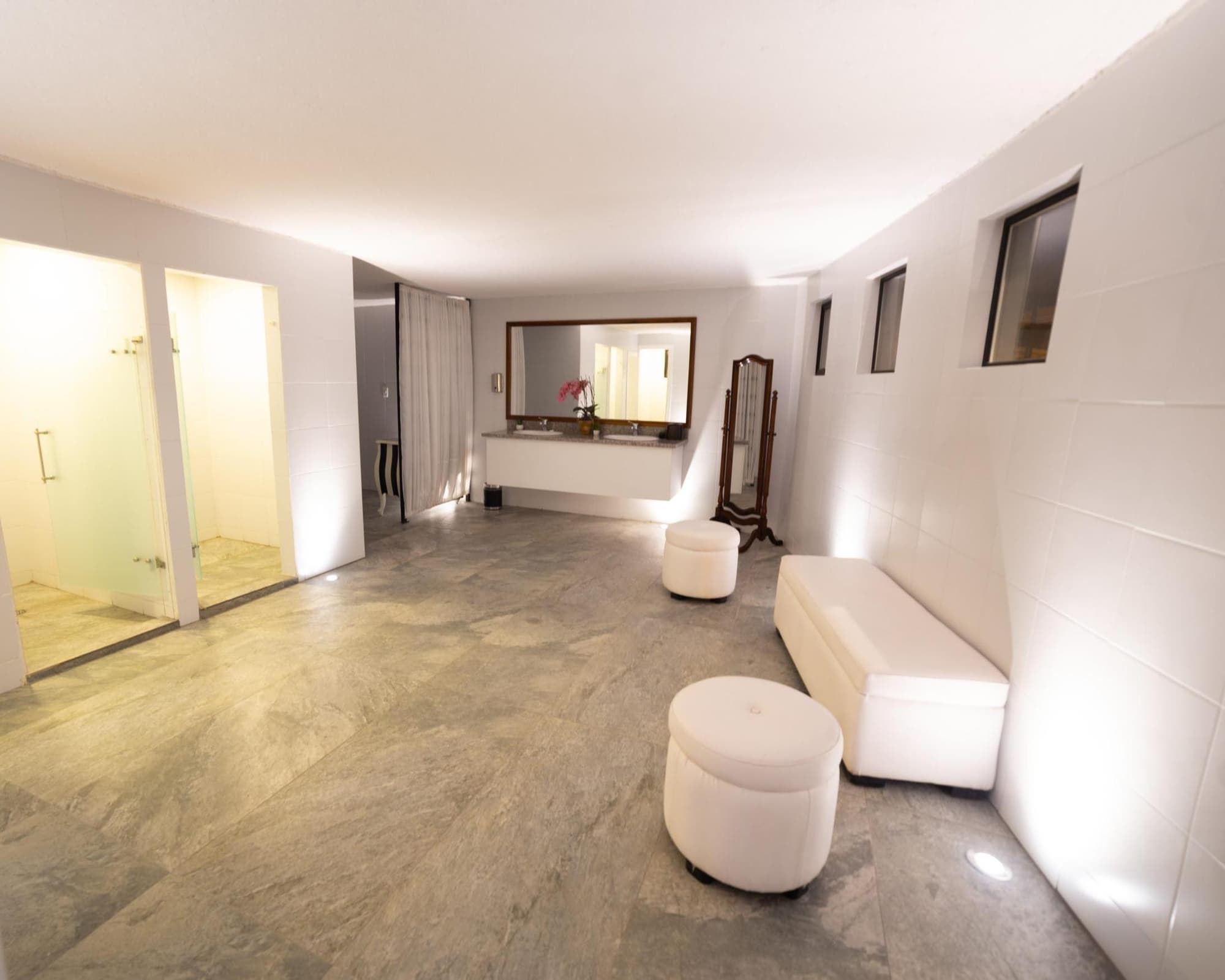 QUINDELOMA ART HOTEL & GALLERY