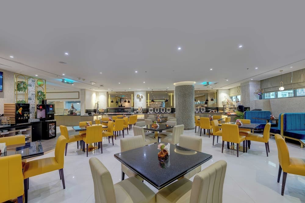 Howard Johnson Plaza By Wyndham Dubai Deira