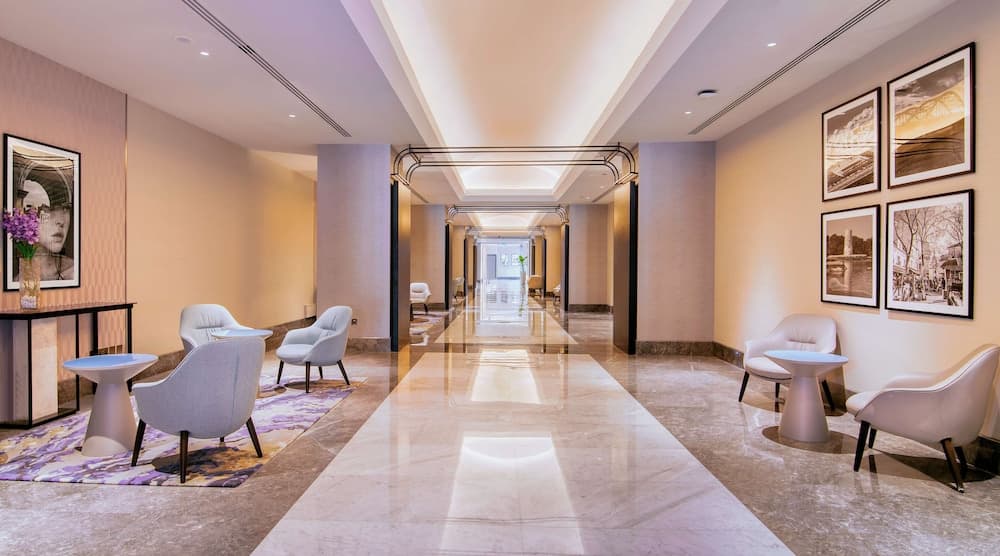 Radisson Blu Hotel & Resort, Abu Dhabi Corniche 2021/2022