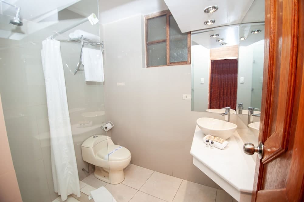 Intiwatana Hotel Boutique, Bathroom
