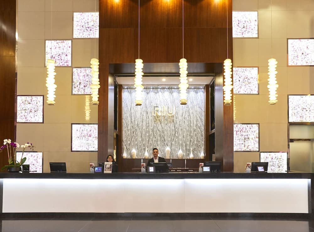 Hotel Riu Plaza New York Times Square, Reception