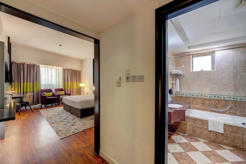 Howard Johnson Plaza By Wyndham Dubai Deira