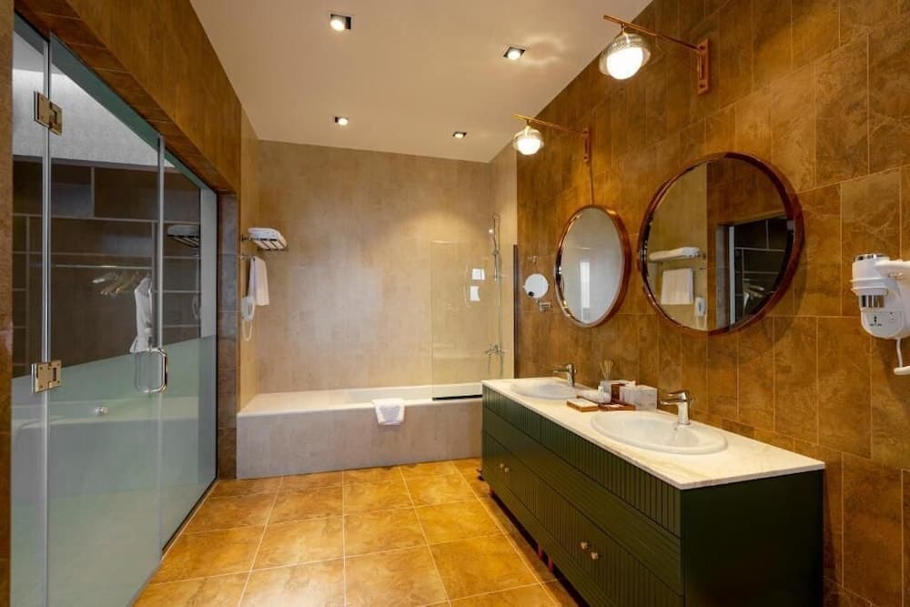 Damask Resort, Bathroom