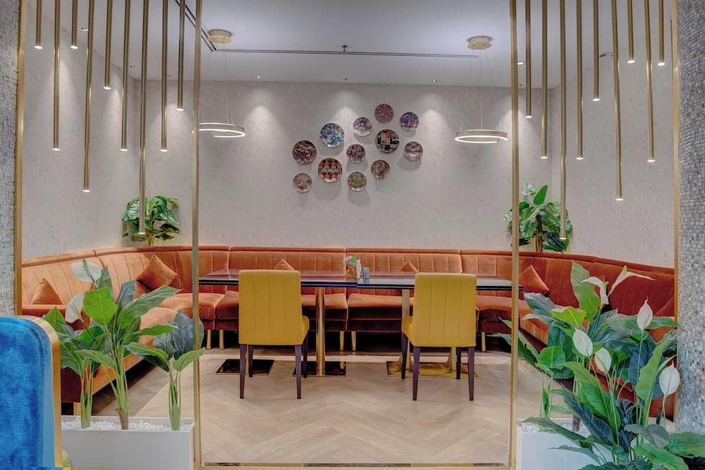Howard Johnson Plaza By Wyndham Dubai Deira