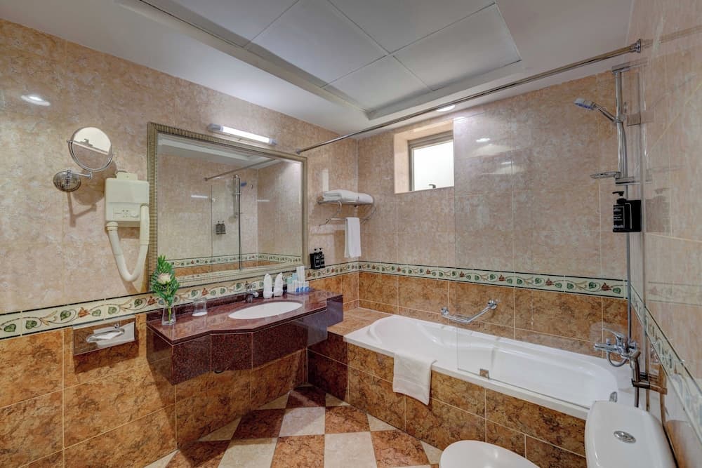 Howard Johnson Plaza By Wyndham Dubai Deira