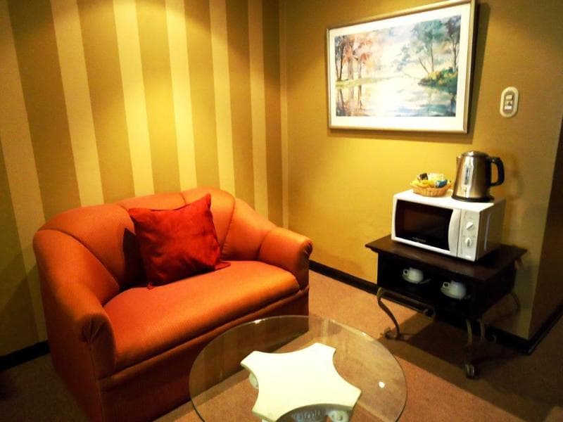 Leon de Oro Inn and Suites, GEN